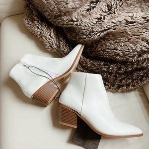 NWT white western booties